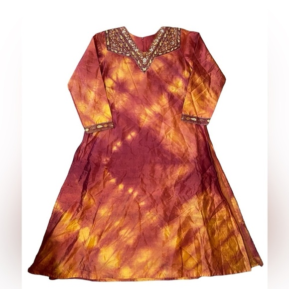 Beautiful Red Orange V-Neck 3/4 Sleeve Embroidered Kurta - Picture 10 of 16